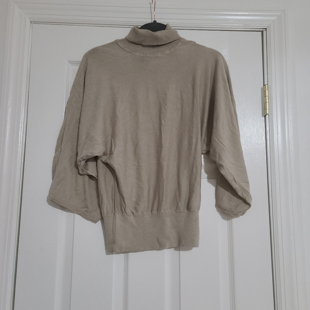 Woman's Tops - Picture 11 of 15